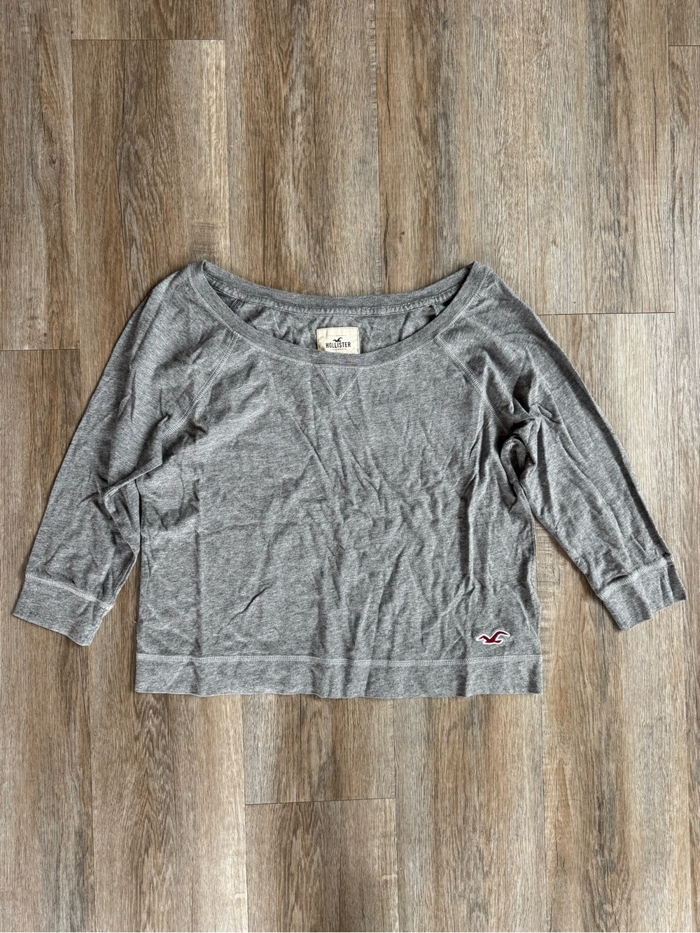 Hollister Y2K Women’s Grey 3/4 Sleeve Crop Top - size Medium